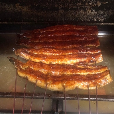 老舗割烹が伝統の技法と秘伝のタレで焼き上げた鹿児島産鰻蒲焼き&白焼きセット各約150~180g