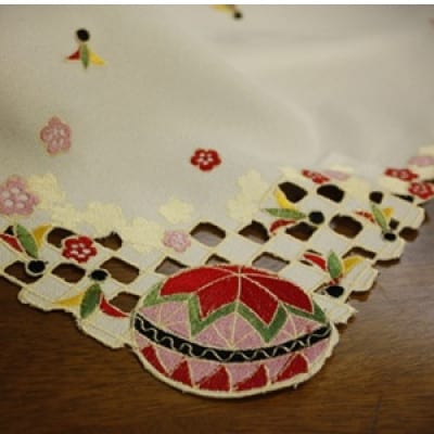 迎春を彩る和モチーフ刺繍テーブルクロス　正方形88x88cm  美しいお正月インテリア