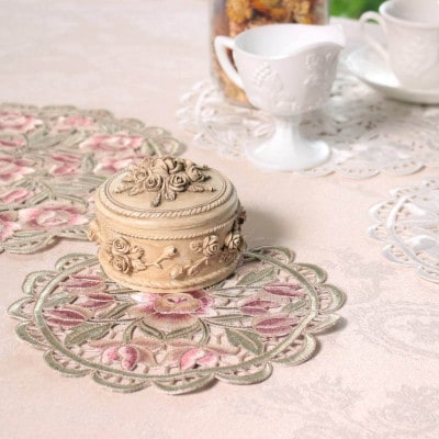 立体感のある全面刺繍カットワークドイリー(花瓶敷き) アルテローザ　直径20cm   カラー