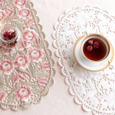 ♦️ベルギーレース　刺繍入りテーブルクロス・テーブルナプキン　セット 立体感のある全面刺繍カットワークテーブルセンター アルテローザ