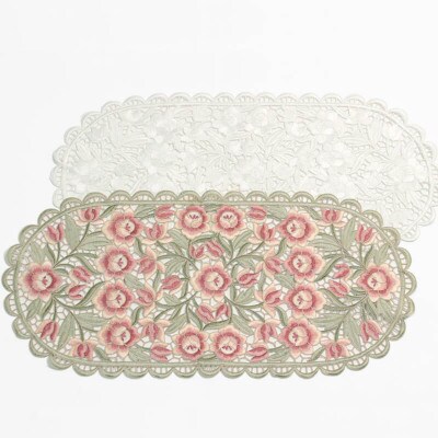 立体感のある全面刺繍カットワークテーブルセンター アルテローザ　30x60cm　ホワイト