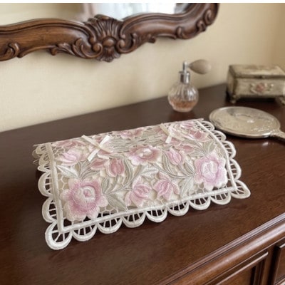 立体感のある全面刺繍カットワーク　ティッシュボックスカバー　アルテローザ カラー
