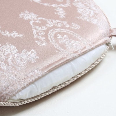 クラシカル模様ジャカード織 撥水加工紐付ダイニングシートクッション43x45cm馬蹄型ピンクベージュ