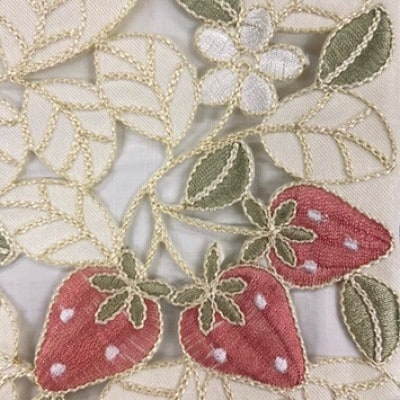 いちごのコード刺繍巾着ポーチ　20x16cm