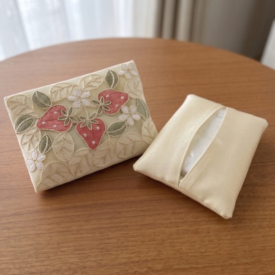 いちごのコード刺繍ミニティッシュケース　9x12cm