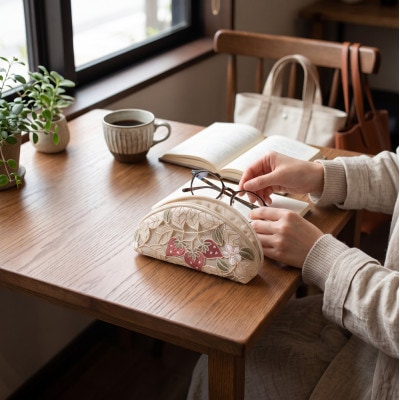 いちごコード刺繍眼鏡ケース 7.5x15.5x4cm