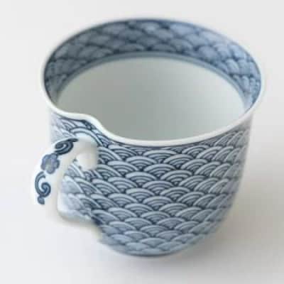 【平戸松山窯】創作染付青海波一方押マグカップ 1点 G161