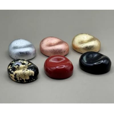 箸置き　へこみ　漆黒金箔