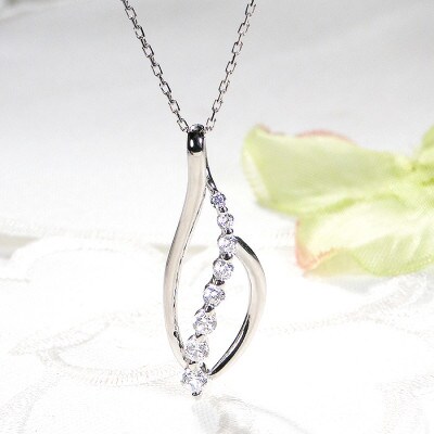 ネックレス プラチナ PT900 ダイヤモンド 0.33ct リーフ 葉 雫 【f263-pt】