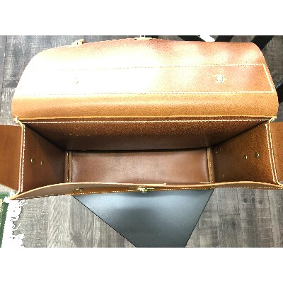 A4サイズのブリーフバッグ