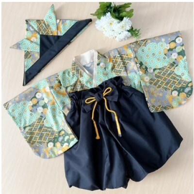 80size　ベビー袴とかぶれる布兜のセット(雲取り文様×黒色の袴)