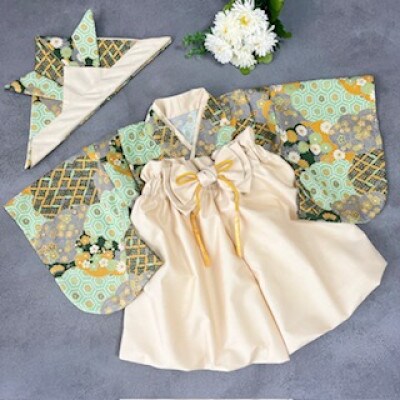 60‐70size　ベビー袴とかぶれる布兜のセット(雲取り文様×ベージュの袴)