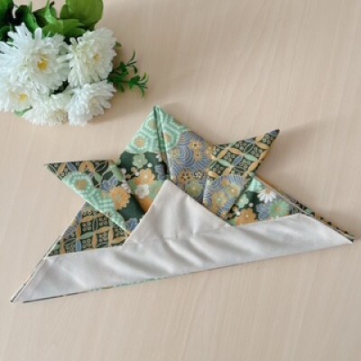 60‐70size　ベビー袴とかぶれる布兜のセット(雲取り文様×ベージュの袴)