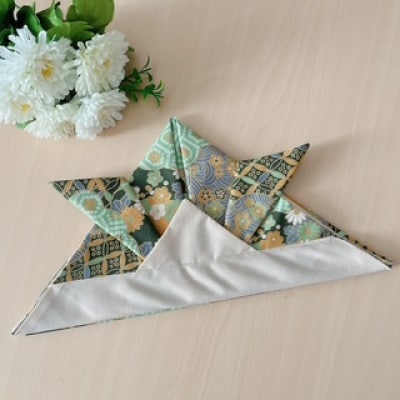 かぶれる布兜(雲取り文様×ベージュ)