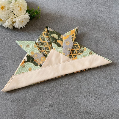 かぶれる布兜(雲取り文様×ベージュ)