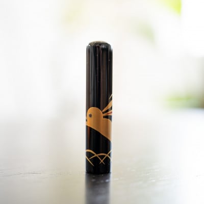 彫り士と蒔絵士の技術の融合『蒔絵印鑑12mm(うさぎ)』 黒色
