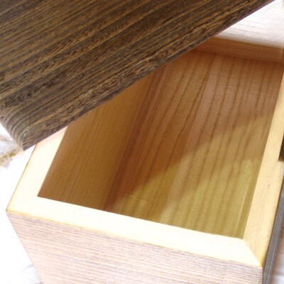 桐製米びつ20kgサイズ　焼桐　一合升すり切り棒付き