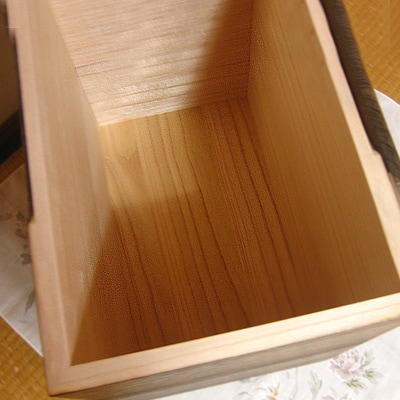 桐製米びつ30kgサイズ　焼桐　一合升すり切り棒付き