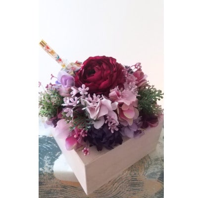 桐BOXアーティフィシャルフラワーアレンジと華姫(R)コデマリとボールペン付