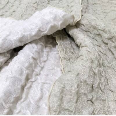 シルク使いの　ふわふわ 着る毛布(65×90cm)　ベージュ　19016M-BE