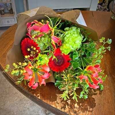おまかせ花束 高知のお花で作りました 年末年始お届け 期間限定 12月日まで B お礼品詳細 ふるさと納税なら さとふる