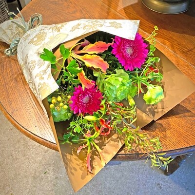 おまかせ花束 高知のお花で作りました 年末年始お届け 期間限定 12月日まで B お礼品詳細 ふるさと納税なら さとふる