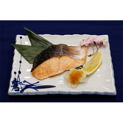 【期間限定】新潟県佐渡産(養殖サーモン)佐渡満開さくらます　1尾まるごと(約1.6kg)