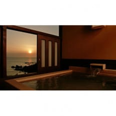 佐渡リゾートホテル吾妻 日本海に沈む夕陽と檜の客室露天風呂を備えた特別室銀波3連泊2名様利用ご宿泊券
