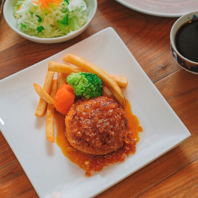 【毎月定期便】オニオンソースハンバーグ4個セット全6回