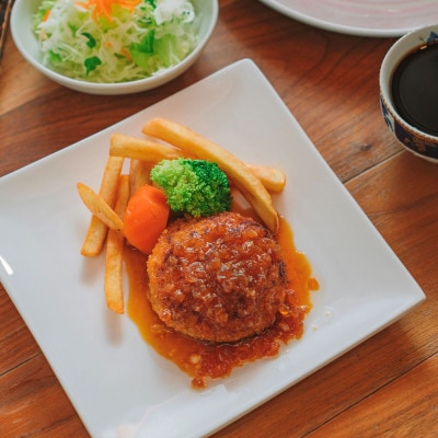 【毎月定期便】オニオンソースハンバーグ4個セット全3回