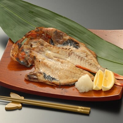 30cm大の金目鯛が入った干物セット