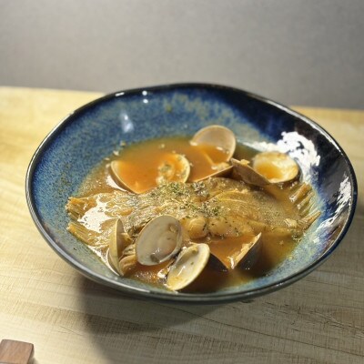 一夜干し「ゾウリカレイ 4尾」と「かれいのイタリア風魚介スープ」を得意料理にするセット