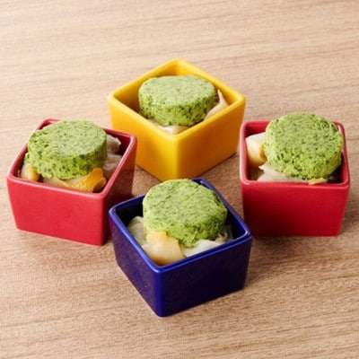 噛めば噛むほど旨味が広がるバイ貝のブルゴーニュ風4個セット　食卓を華やかに彩るカラフルなココット器付