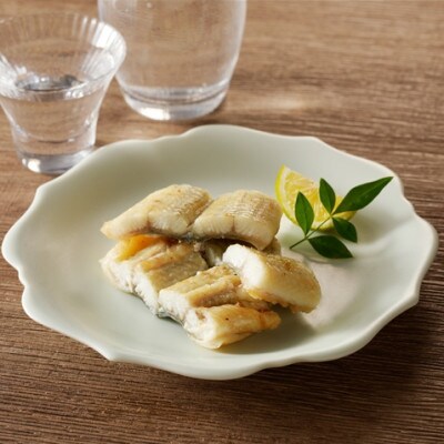 国産うなぎの塩焼き2～3人前(1尾) 新月の塩を使用 特製タレと山椒付き 炭火で丹念に焼き上げた鰻