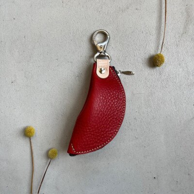 本革 【バナナキーケース】牛革(ヌメ)レッド 全長180mm 革小物職人が作るキーケース