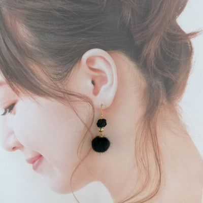 *黒*　水引ピアス/玉結びとフェイクファーのピアス