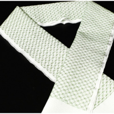 【和装小物】伝統刺繍の半衿 グリーン 伊達衿で華を添え 着物の襟元でお顔と着物を引き立てる刺繍半襟