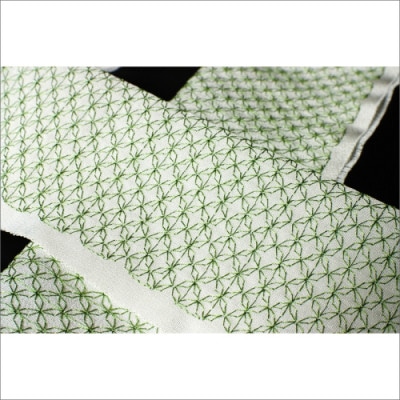 【和装小物】伝統刺繍の半衿 グリーン 伊達衿で華を添え 着物の襟元でお顔と着物を引き立てる刺繍半襟