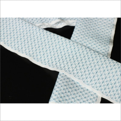 【和装小物】伝統刺繍の半衿 ブルー 伊達衿で華を添え 着物の襟元でお顔と着物を引き立てる刺繍半衿