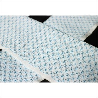 【和装小物】伝統刺繍の半衿 ブルー 伊達衿で華を添え 着物の襟元でお顔と着物を引き立てる刺繍半衿