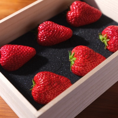 【先行予約/数量限定】京都丹後産 桐箱入り贈答用完熟大粒いちご 300g(2027年1月～順次発送)