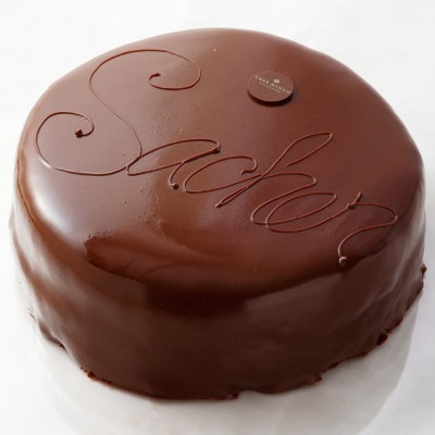 ヴァルトベーレ木苺チョコレートケーキ15cmと、ウィーンの銘菓ザッハトルテ12cmセット