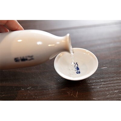 「2021年7月上旬発送」越後の名酒「八海山」 大吟醸【四合瓶720ml】
