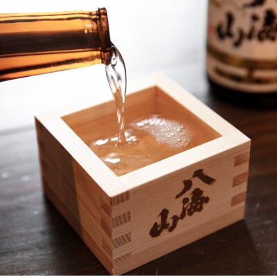 越後の名酒「八海山」純米吟醸55%・純米大吟醸四合瓶詰合せ(各720ml)