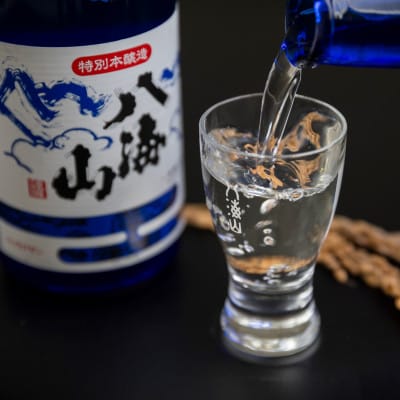 ドジャース公式日本酒 八海山「特別本醸造 ・特別純米酒」ブルーボトルセット 720ml×2本