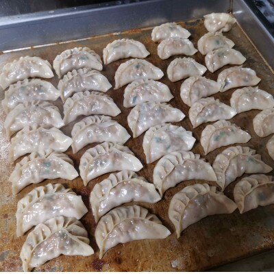 【南魚沼市】<手作り>八海山もち豚餃子 50個入り 南魚沼特産 舞茸入り 国産