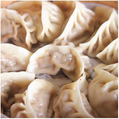 【南魚沼市】<手作り>八海山もち豚餃子 50個入り 南魚沼特産 舞茸入り 国産
