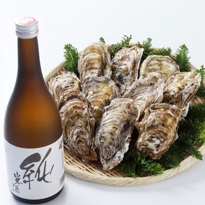 釧路福司・北海道のお米で造った純米酒(黒)と牡蠣(中)10個のセット 酒 牡蠣