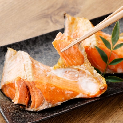 【 7日程度で発送 】 塩紅鮭 カマ 計800g ( 6～9切れ ) 1パック