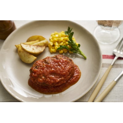 阿波黒牛と国産豚肉のPREMIUMハンバーグ-トマトソース-